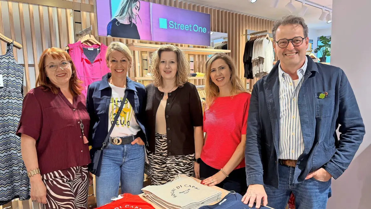 Freuen sich über die gelungene Neueröffnung (von links): Store-Leiterin Hannelore Awender, Ursula Bertsch, Doreen Riemer, Lili Grauberger und Udo Bertsch