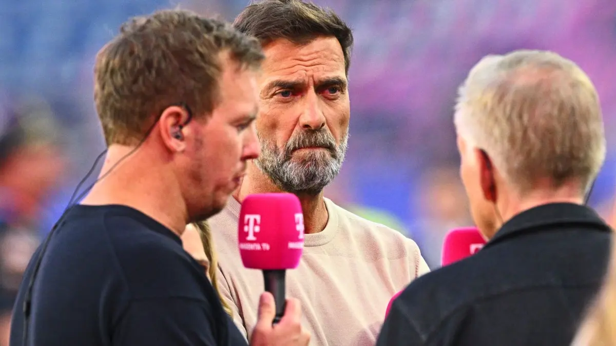 WM 2026 - Deutschland - Paraguay: ARCHIV - 30.06.2026, USA, Foxborough: Fußball, Männer, WM 2026, Nationalmannschaft, Deutschland - Paraguay, Sechzehntelfinale im Boston -Stadion, Bundestrainer Julian Nagelsmann (l) im Interview mit Jürgen Klopp (M), TV-Experte, und Moderator Johannes B. Kerner.
ACHTUNG: Gemäß den Auflagen der FIFA dürfen die Bilder ausschließlich zur redaktionellen Verwendung genutzt werden. Eine kommerzielle Nutzung ist ausgeschlossen. Zudem dürfen keine videoähnlichen Sequenzen erstellt werden, und es dürfen keine Veränderungen weder im Vordergrund noch im Hintergrund am Bild vorgenommen werden. (zu dpa: «Nagelsmann weg: DFB vor der großen Lösung mit Klopp») Foto: Tom Weller/dpa +++ dpa-Bildfunk +++