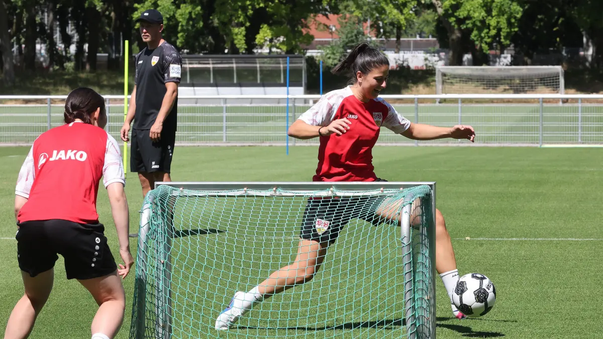 Training VfB Stuttgart Frauen: BAU // Stuttgart , Fußball Training VfB Stuttgart Frauen , Chantal Hagel