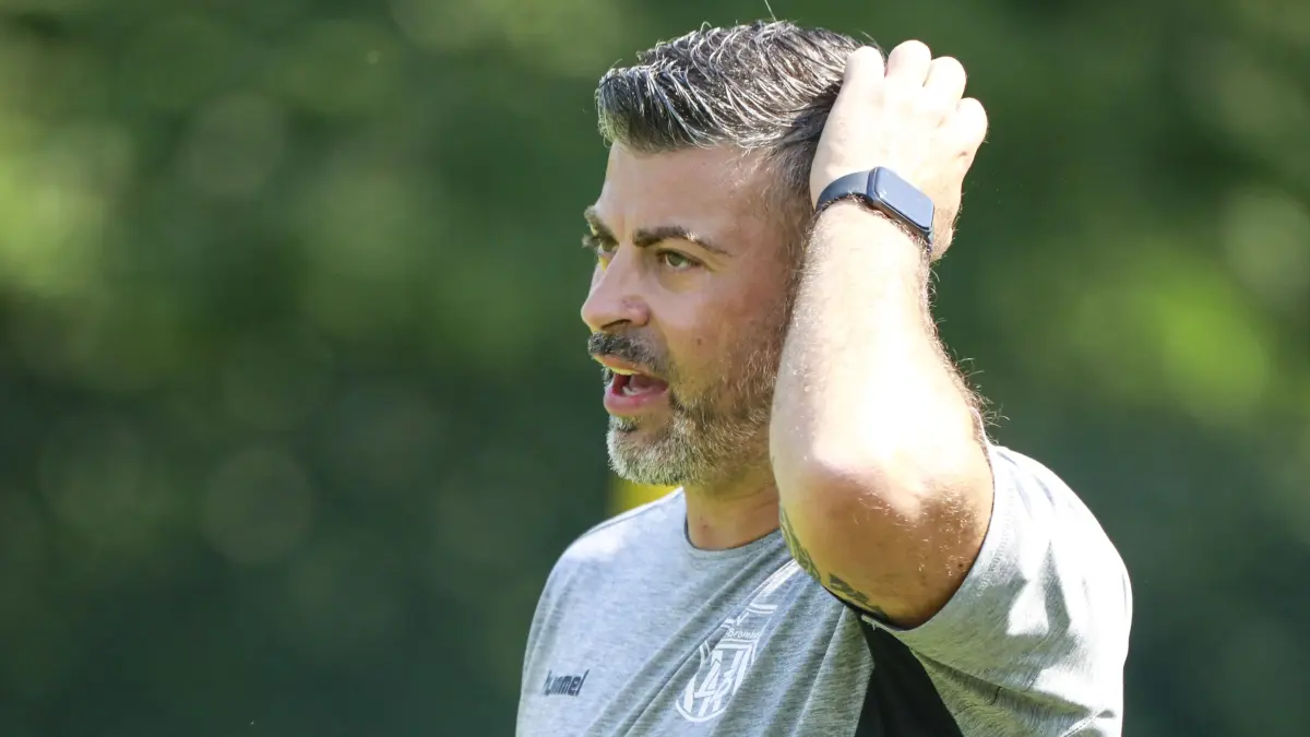Angelo Cascio (FV Loerrach-Brombach (U23) Trainer), Bezirksliga Fussballspiel, FV Loerrach-Brombach (U23) vs. BFCF, am Sonntag, den 15. August 2021 / Sportanlage Gruett in Loerrach (Deutschland).