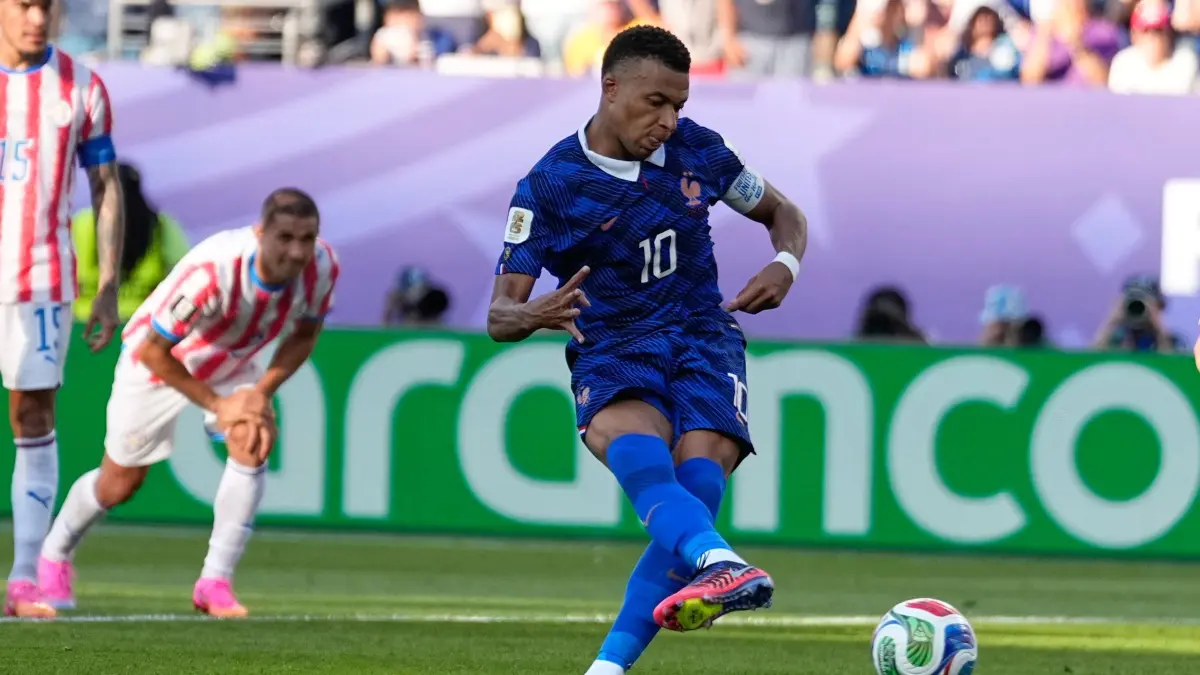 WM 2026 - Paraguay - Frankreich: 05.07.2026, USA, Philadelphia: Fußball, Männer, WM 2026, Paraguay - Frankreich, Finalrunde, Achtelfinale, Philadelphia-Stadion, Kylian Mbappé (Frankreich) erzielt sein Tor zum 0:1. Foto: Matt Slocum/AP/dpa +++ dpa-Bildfunk +++