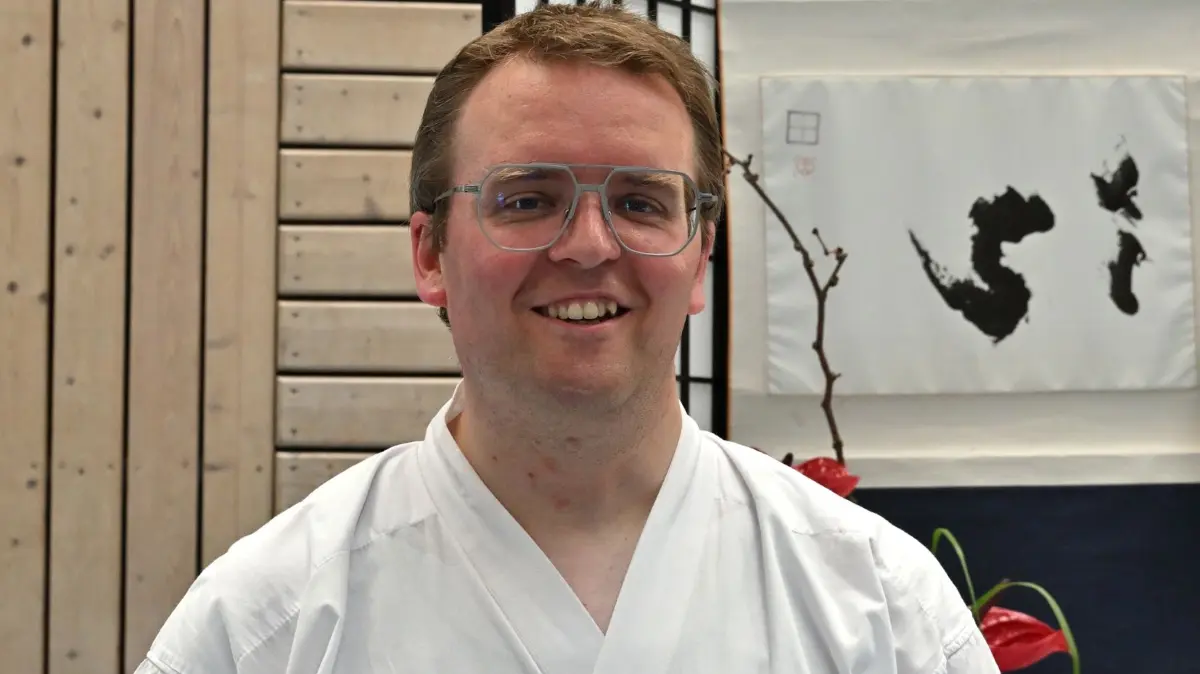 Durchgeschwitzt und abgekämpft: Bernhard Weller, Sieger der Hitzeschlacht der Deutschen Kyudo Einzelmeisterschaft 2026. Wieder ein großer Erfolg für das Kyudo in Rottweil.