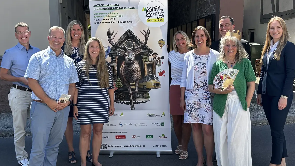 Geladene Gäste beim Pressegespräch zum 6. Kultursommer 2026 Region Nordschwarzwald in der Theaterschachtel Neuhausen