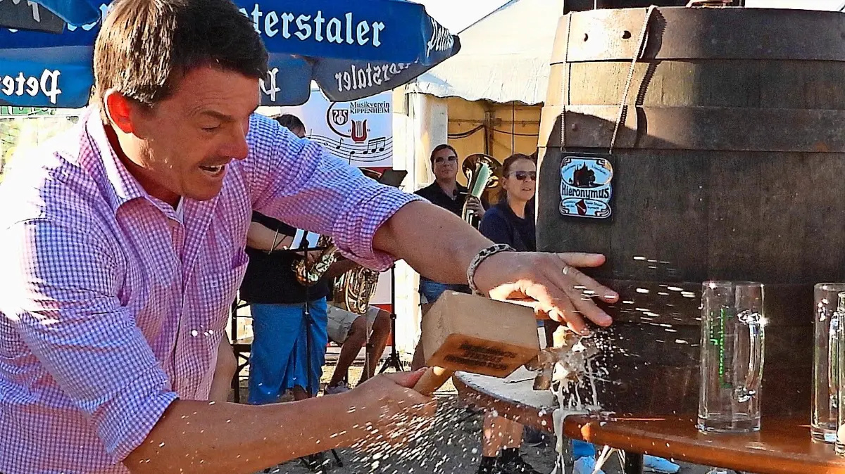 Bürgermeister Matthias Gutbrod eröffnete das Bockbierfest am Freitag mit dem obligatorischen Fassanstich.