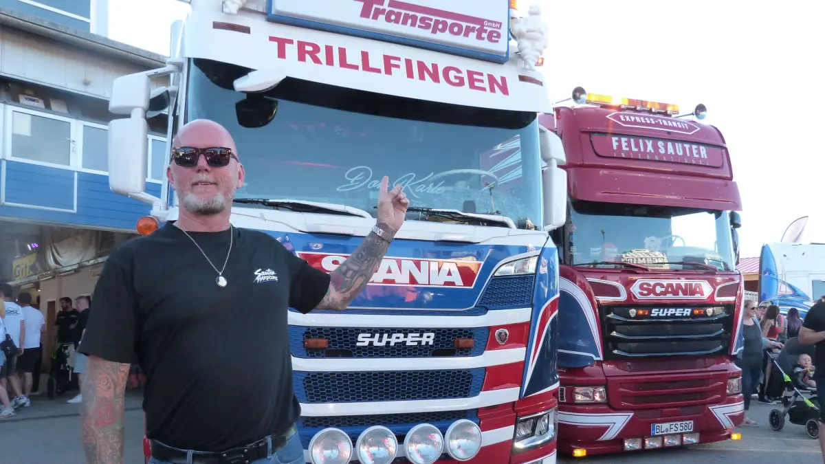 Das ist meiner: Karl-Heinz Sauter, Seniorchef von Transporte Sauter, stellte natürlich auch seinen eigenen Lkw dem Publikum vor.