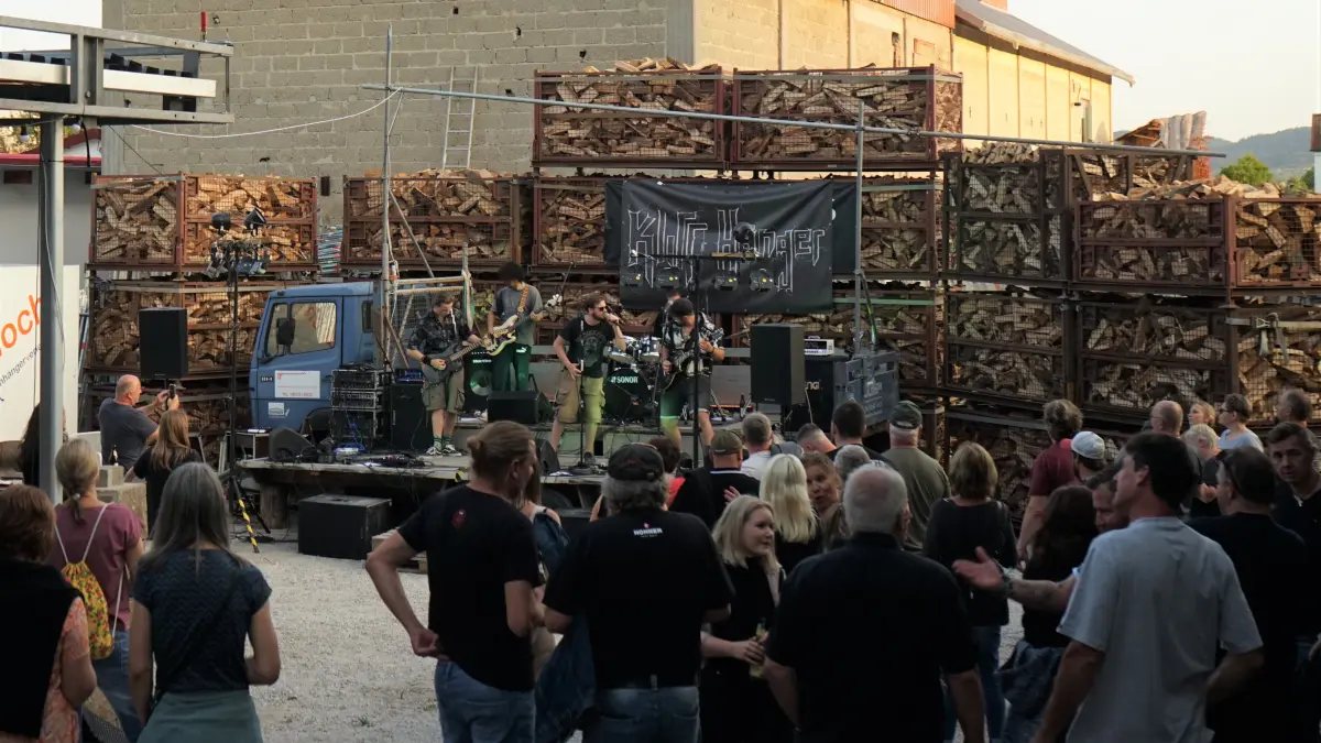 Die Rottenburger Band Kliff Hänger spielte beim ersten Holly Plaster - an der Kulisse hat sich nichts geändert.