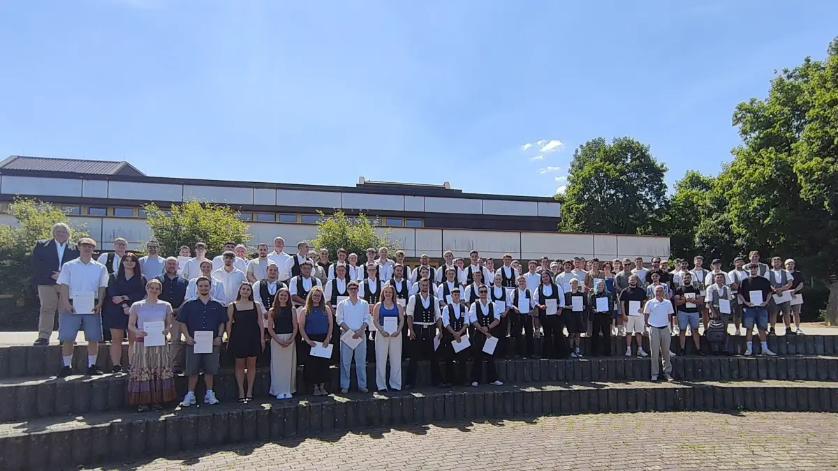 Die Absolventen und Absolventinnen an der Rolf-Benz-Schule Nagold