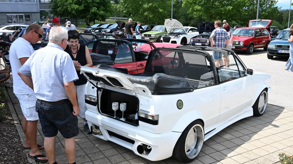 Großes Autotreffen in Salzstetten.