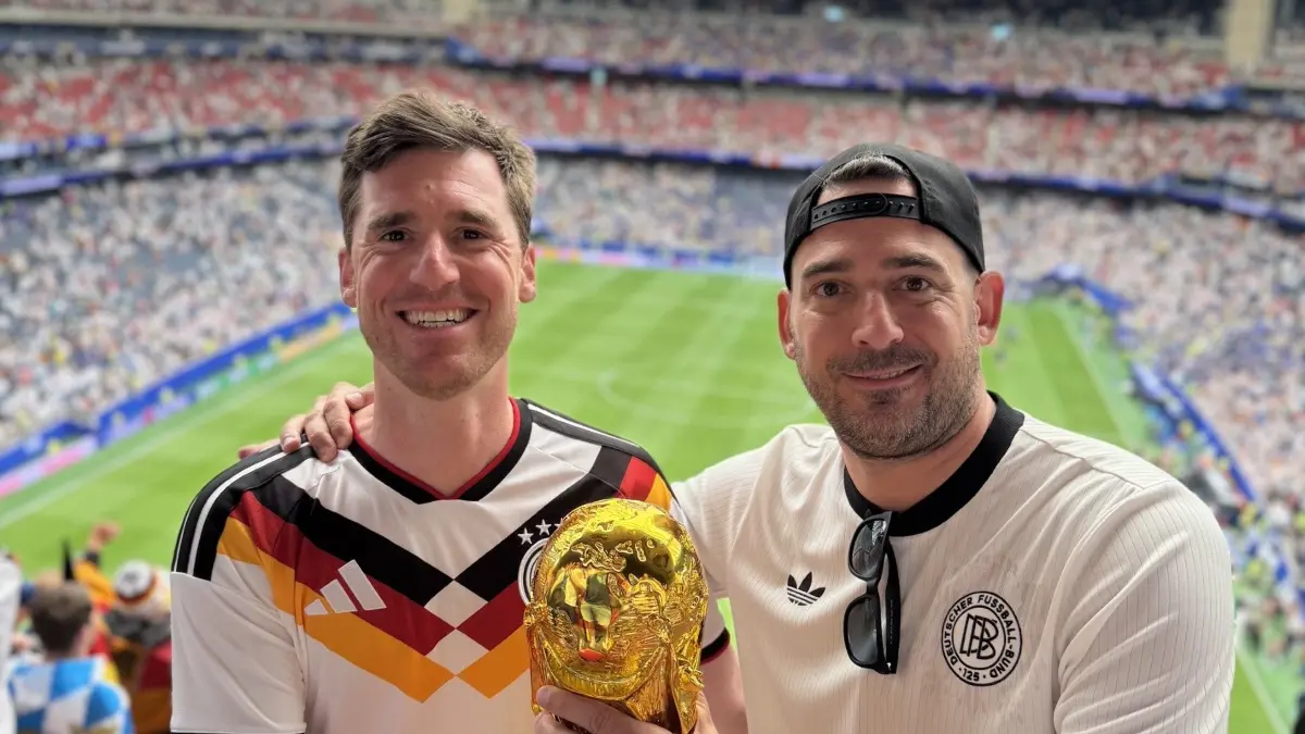 Zwar hat es für den Pokal nicht gereicht - dennoch hat Steffen Dubé (rechts) bei der aktuellen WM viele spannende Momente erlebt.