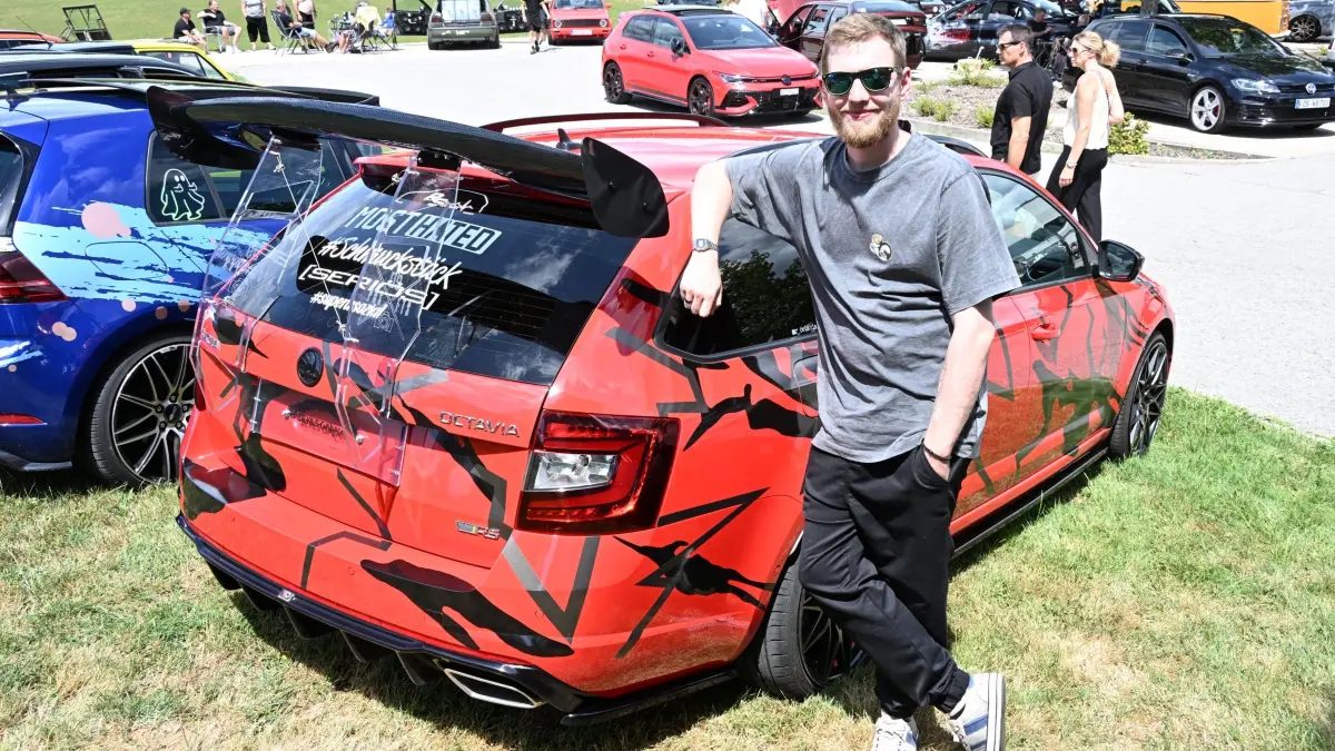 Großes Autotreffen in Salzstetten.