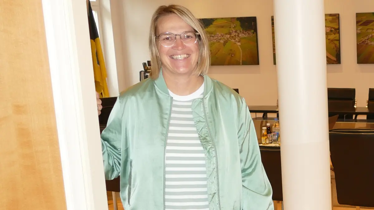 Die Leiterin Sozialraumplanung, Susanne Bucher, erläutert im Gemeinderat, weshalb Hüfingen als eine Modellgemeinde Sozialraumplanung ausgewählt ist.