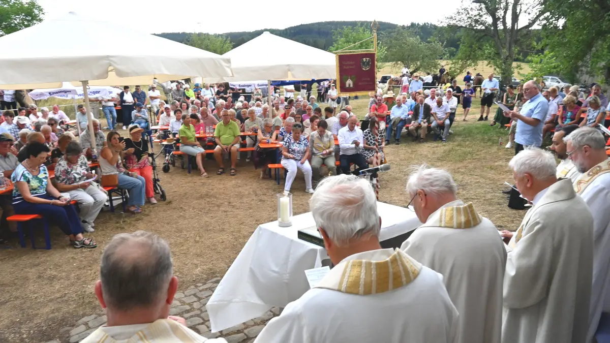 Der Gottesdienst bei der 500 Jahre Feier Maria Hochheim.