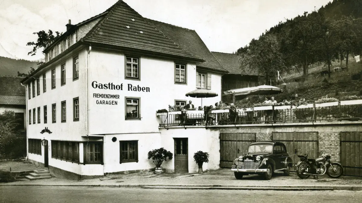Postkarte des Gasthauses „Raben“ in Schramberg aus den 1960er-Jahren