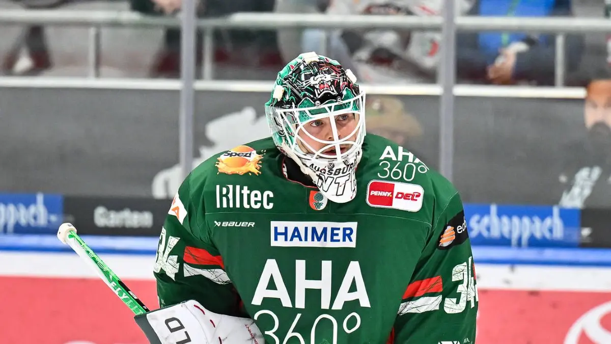 Penny DEL Augsburger Panther - Grizzlys Wolfsburg, 15.03.2026 AUGSBURG, GERMANY - 15. MARCH: Im Bild Michael GARTEIG Augsburger Panther 34 / Einzelfoto / Freisteller während dem Match zwischen den Augsburger Panthern und den Grizzlys Wolfsburg am 52. Spieltag der Penny DEL im Curt Frenzel Stadion *** Penny DEL Augsburger Panther Grizzlys Wolfsburg, 15 03 2026 AUGSBURG, GERMANY 15 MARCH In the picture Michael GARTEIG Augsburger Panther 34 Single photo Crop during the match between the Augsburger Panther and the Grizzlys Wolfsburg on the 52nd matchday of the Penny DEL at the Curt Frenzel Stadium Copyright: xBEAUTIFULxSPORTS/Goldbergx