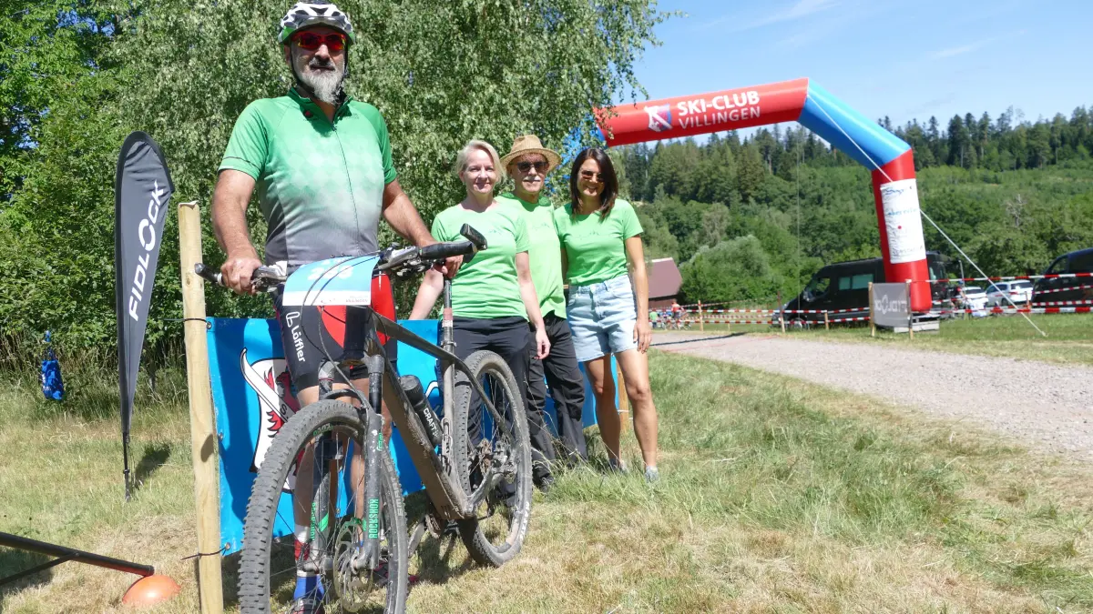 Zufrieden mit dem Verlauf des neunten Mountain-Bike-Rennens am Breitbrunnen (von links): Chef-Organisator Thomas Huber, Mountain-Bike-Sportwartin Martina Kleiser, Co-Vorsitzender Albert Simon und Bergfan Melanie Schweizer vom Ski-Club Villingen.