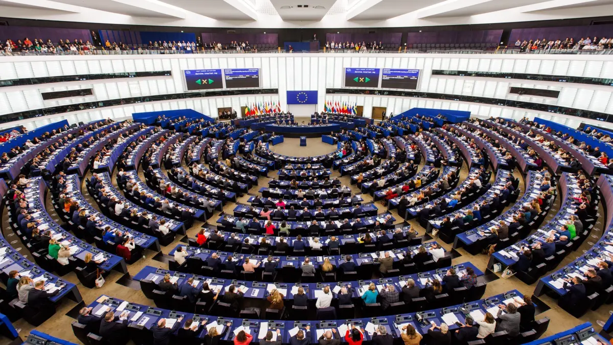 Plenarsitzung des Europäischen Parlaments: ARCHIV - 22.10.2025, Frankreich, Straßburg: Abgeordnete des Europäischen Parlaments sitzen im Plenarsaal des Europäischen Parlaments und stimmen ab. (zu dpa: «Untersuchung gegen AfD-Europapartei? EU-Parlament stimmt ab») Foto: Philipp von Ditfurth/dpa +++ dpa-Bildfunk +++