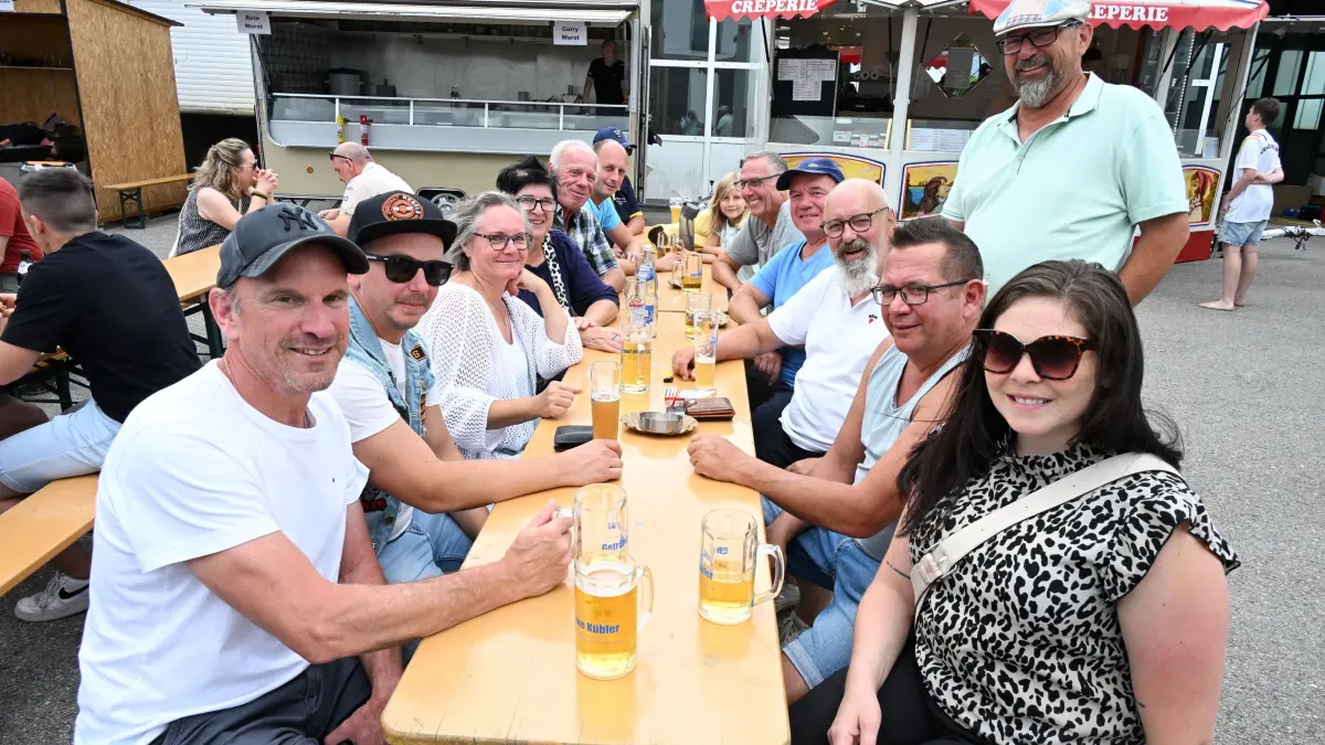 Großes Autotreffen in Salzstetten.