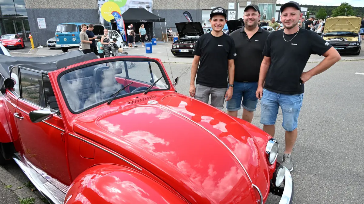Großes Autotreffen in Salzstetten.