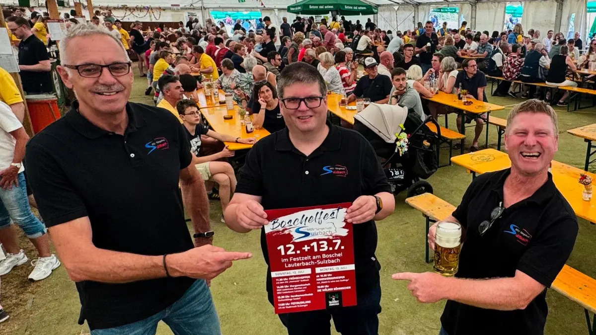 Das Vorstandsteam Martin King, Stefan King und Bernfried Müller (von links) präsentiert das Plakat zum Boschelfest der Sängerlust.