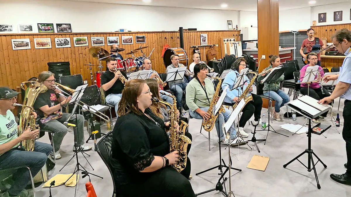 Die ehemalige Big Band des Tuninger Musikvereins fand sich in den vergangenen Wochen wieder zusammen und wird am Samstagabend die Gäste unterhalten.