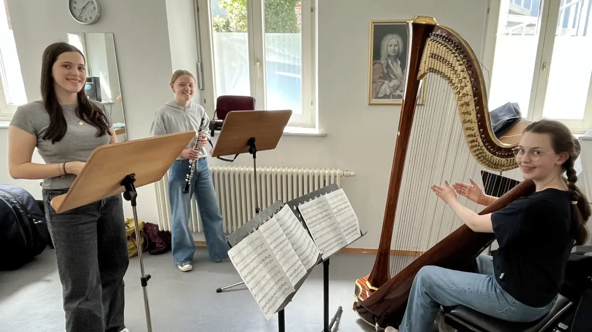 Mali Melvin (Gesang), Lotta Faulhaber (Oboe) &. Marlene Mosmann (Harfe)