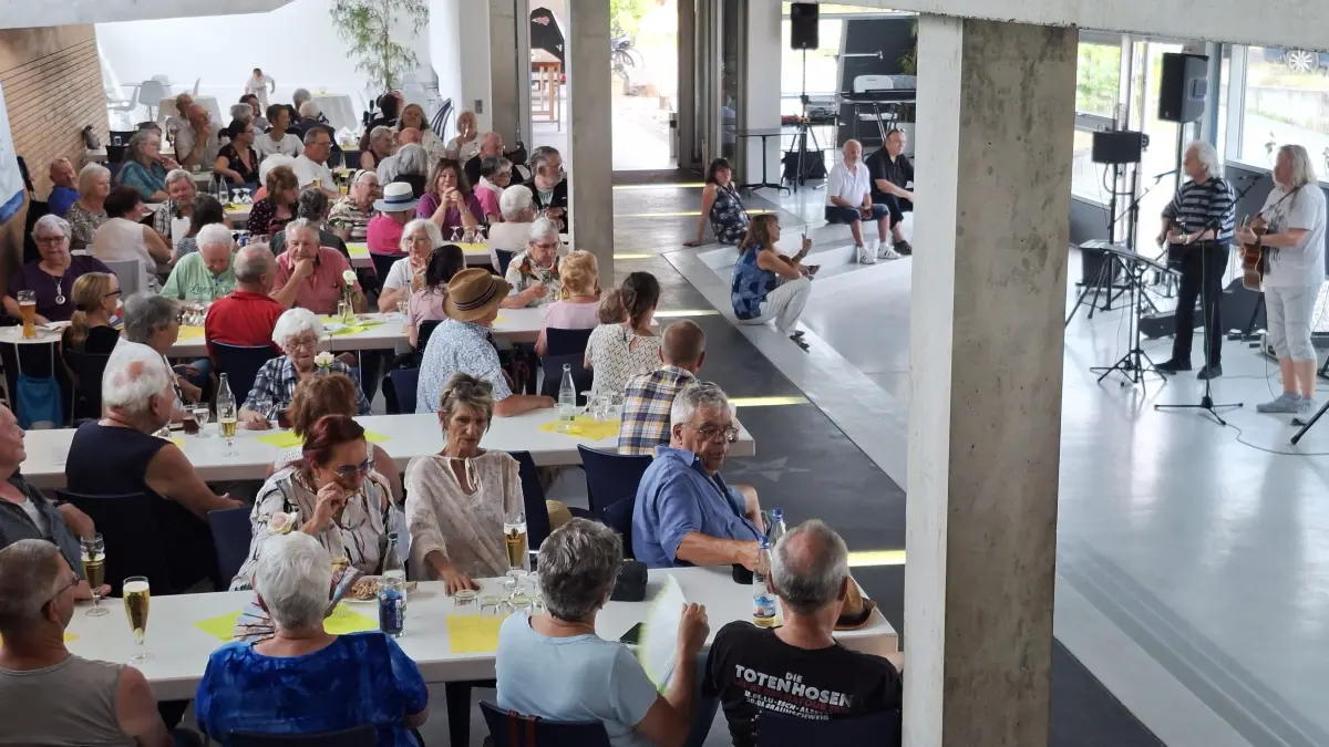 Die Rollifreunde Weil am Rhein feierten ihr Sommerfest. Der Höhepunkt ist der Auftritt der "Knaschtbrüeder" gewesen.