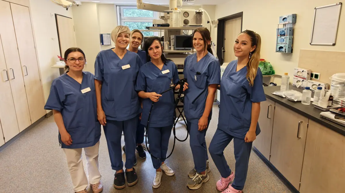 Roxana Ghiorghe (Mitte) ist Chefärztin der Gastroenterologie in der Helios Klinik Rottweil.