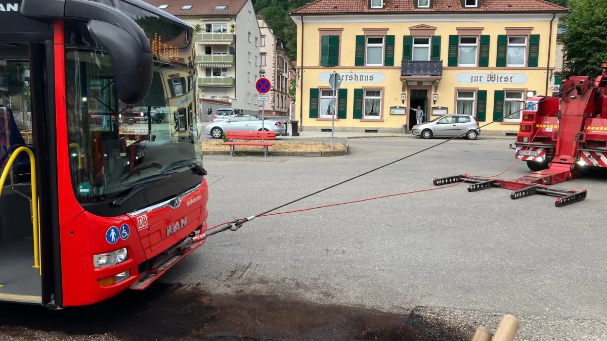 Etwa 200 Liter Kraftstoff liefen aus.