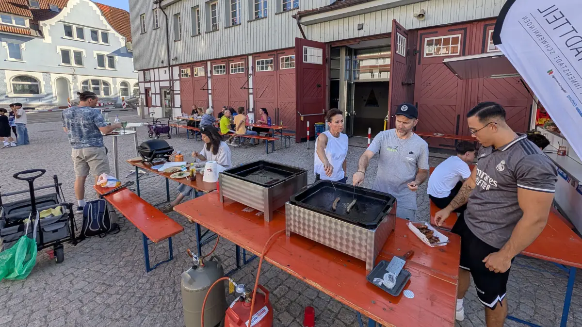 Beim Fest des Quartiermanagements in Schwenningen engagierte sich auch Oliver Vlcek von der ProKids-Stiftung (Mitte).