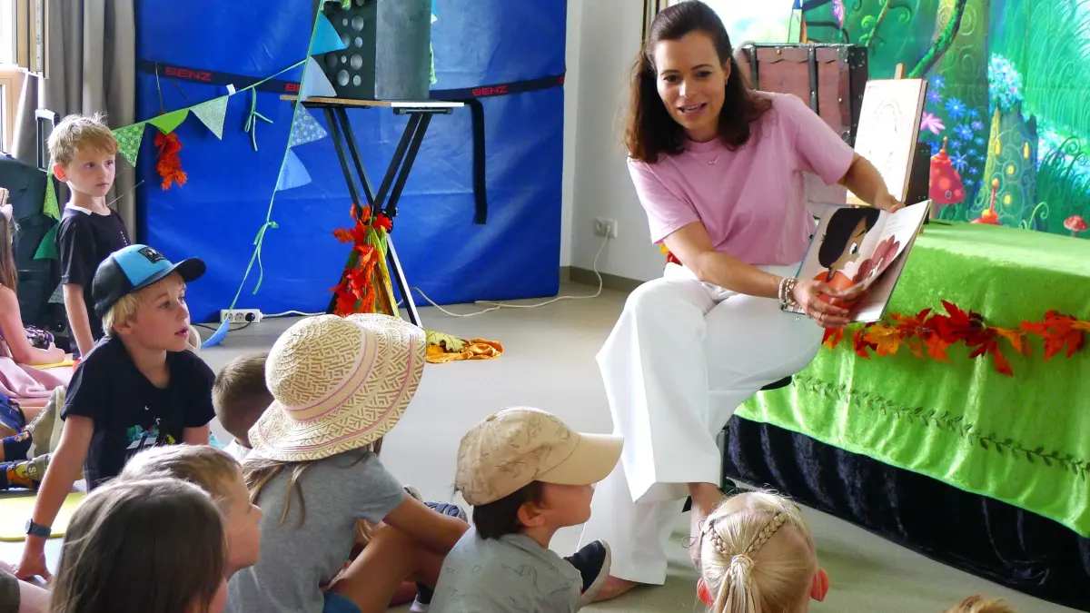 Als Botschafterin für Bildungs- und Lesekompetenz las und besprach Bonita Grupp mit den Kindern die Geschichte „Beißen darf nur das Krokodil“.