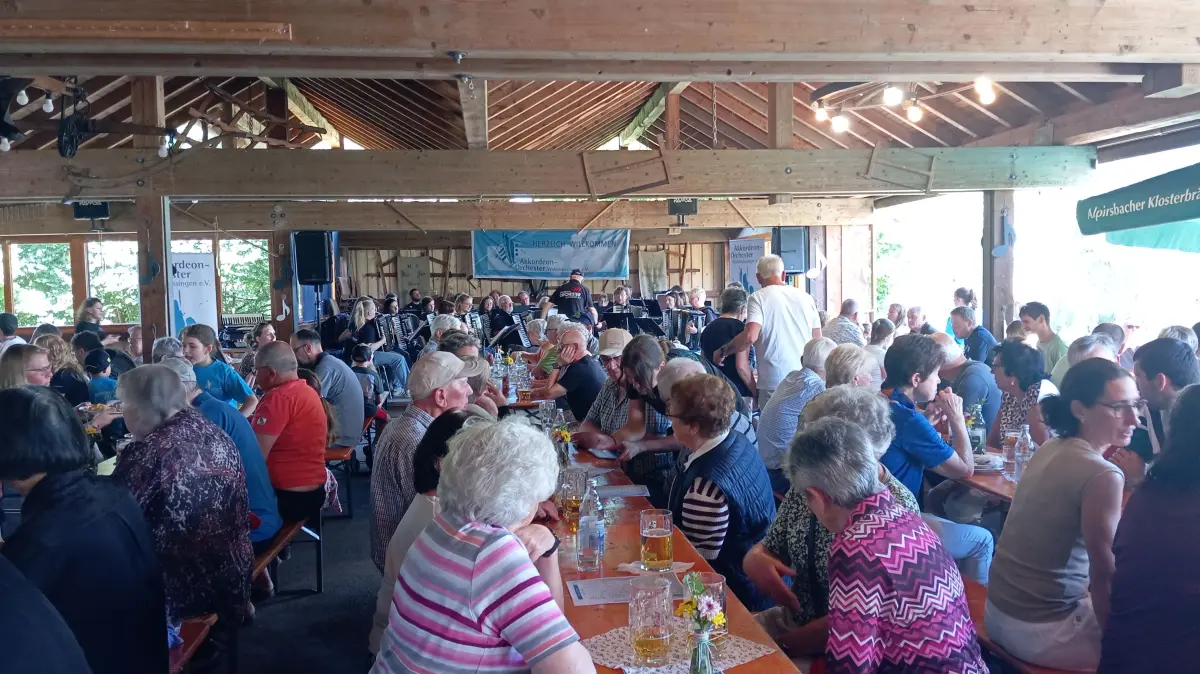 gut besuchtes Gartenfest