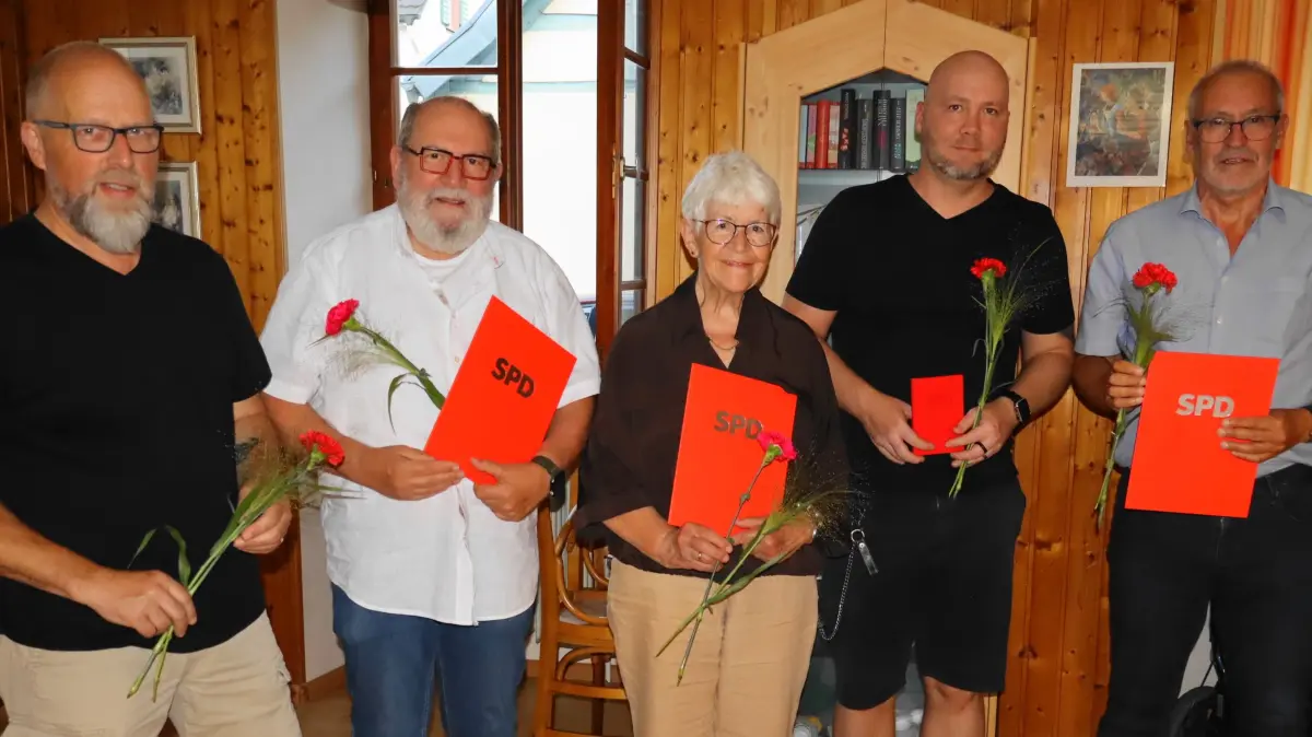 Die anwesenden Geehrten der SPD (von links): Peter Raupp, Peter Kühn, Monika Hurst, Christian Hünsch und Uwe Gaspers.