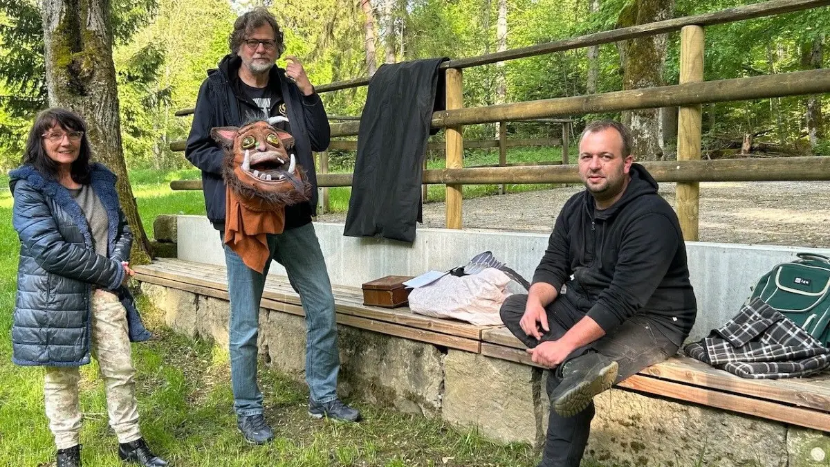 Vorbereitungen zum Open-Air-Theater am Rondell: mit Andreas Schnell und Dorothee Jakubowski von den Chamaeleon-Theaterwelten und Christoph Gehring.