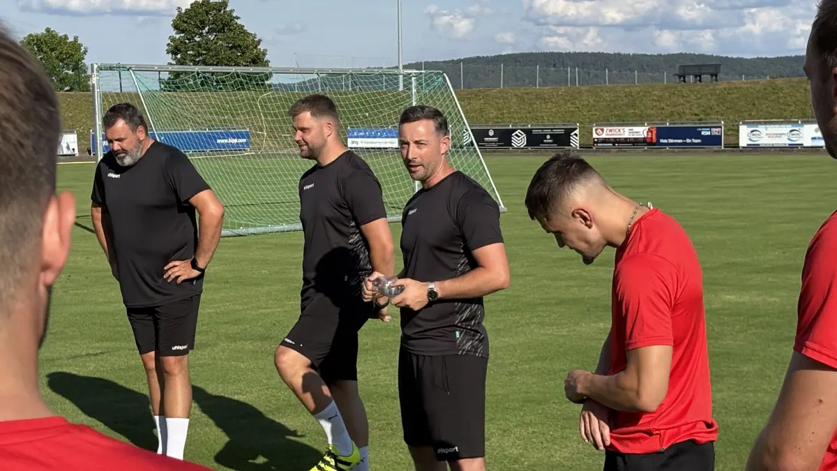 Daniel Seemann begrüßte seine Spieler zum Auftakt in die neue Saison.