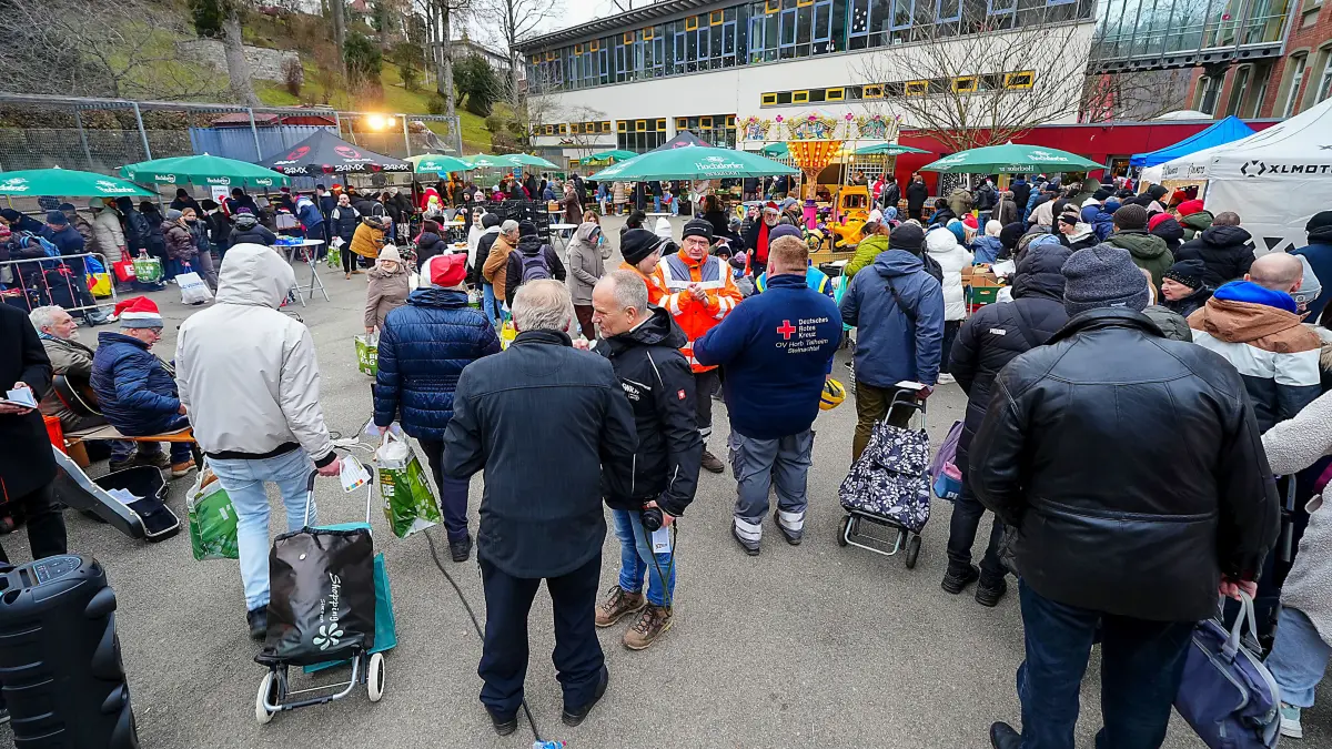 Viele halfen mit, damit man vielen Weihnachten schenken konnte.