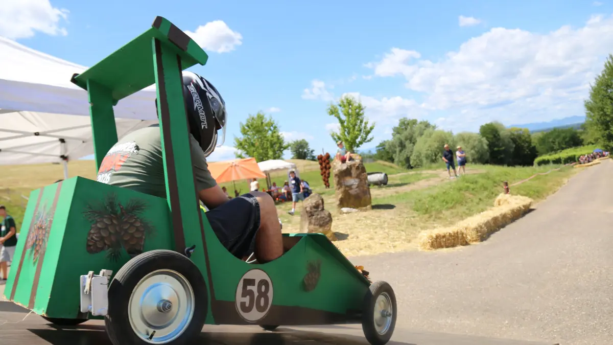 Für die Rennfahrer ging es beim Start eine Rampe hinunter.