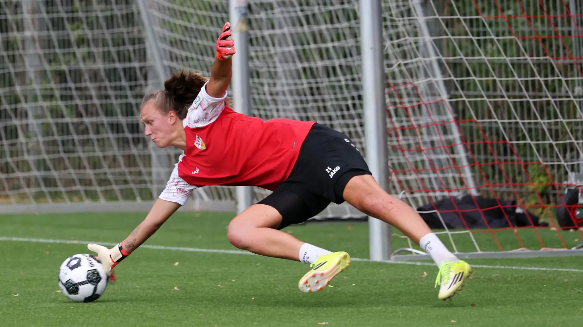 Fußball VfB Stuttgart Frauen Trainingsauftakt: BAU // Stuttgart , Fußball VfB Stuttgart Frauen Trainingsauftakt, Eve Boettcher