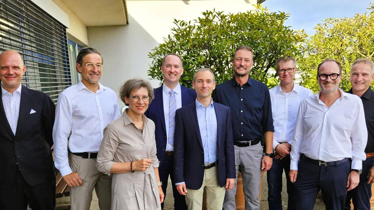 Bei der Begrüßung der drei neuen Chefärzte (von links): Prof. Dr. Dennis Wolf, Dr. Bernd Köster, Landrätin Marion Dammann, Dr. Sven von Rönn, PD Dr. Michal Droppa, Dr. Oliver Huwert, Dr. Klaus Steinmeyer-Bauer, Dr. Frank Hassel und Udo Lavendel.
