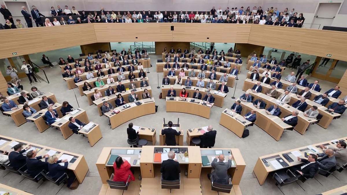 Die Abgeordneten im Landtag Stuttgart bei der Regierungserklärung vom Cem Özdemir.