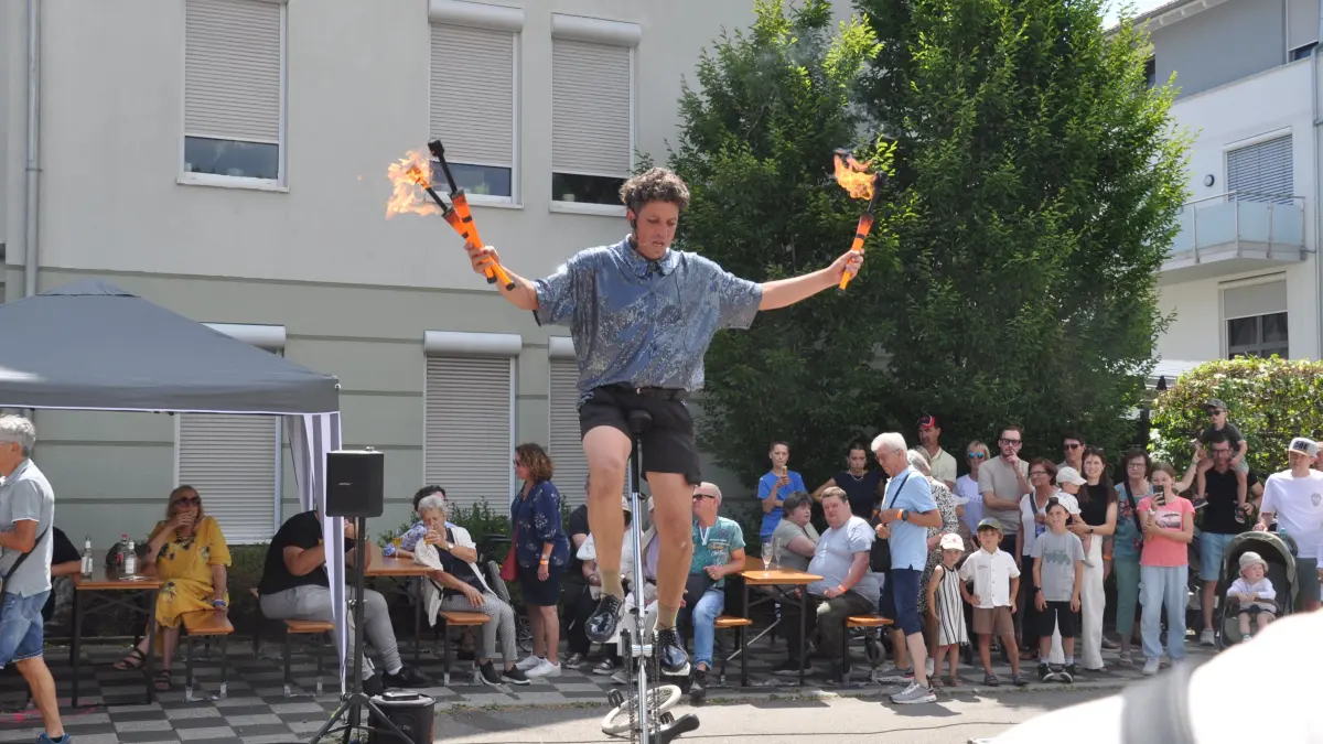 Zahlreiche Straßenkünstler sorgen beim Street-Art für weitere Belebung.