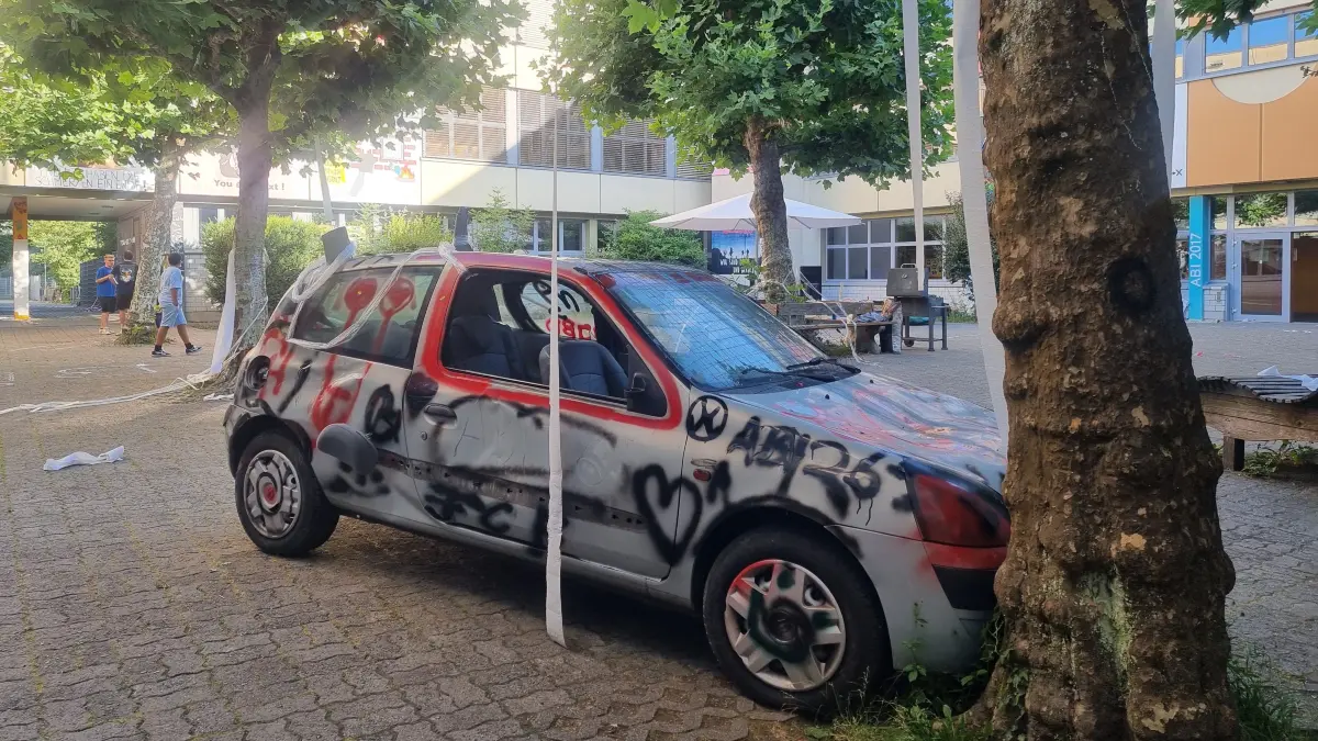 Neue "Deko" auf dem Schulhof des Schopfheimer THG