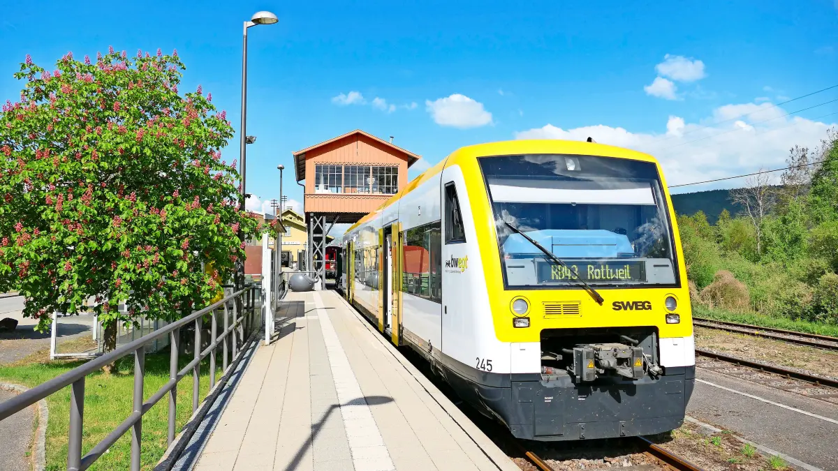 Ein Ringzug wartet am Bahnhof Blumberg-Zollhaus auf seine Abfahrt nach Rottweil. Derzeit laufen Überlegungen, die Zugfahrten auf dieser Strecke einzustellen.