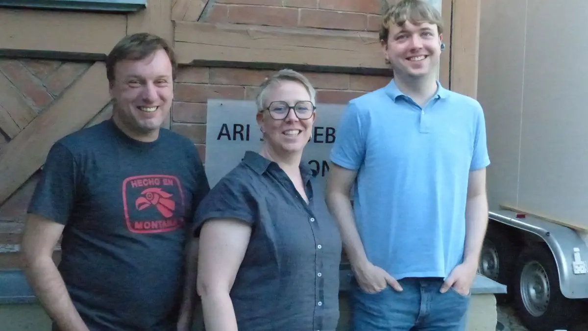 Die Proben für die Herbtsproduktion der Theatergruppe "Vorhang Auf!" sind am Laufen (von links: Regisseur Sven Gebhard, Andrea Hölzle und Patrick Sam). Es fehlen auf dem Foto: Helen Knab-Rieger und Anna Schittenhelm