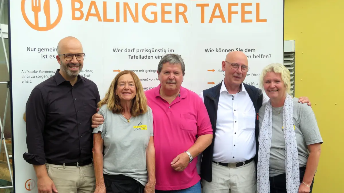 Freuen sich über die Wiedereröffnung der Balinger Tafel: Bürgermeister Ermilio Verrengia, Lina Notter, Peter Blechmann, Erwin Feucht und Nathalie Hahn (von links).