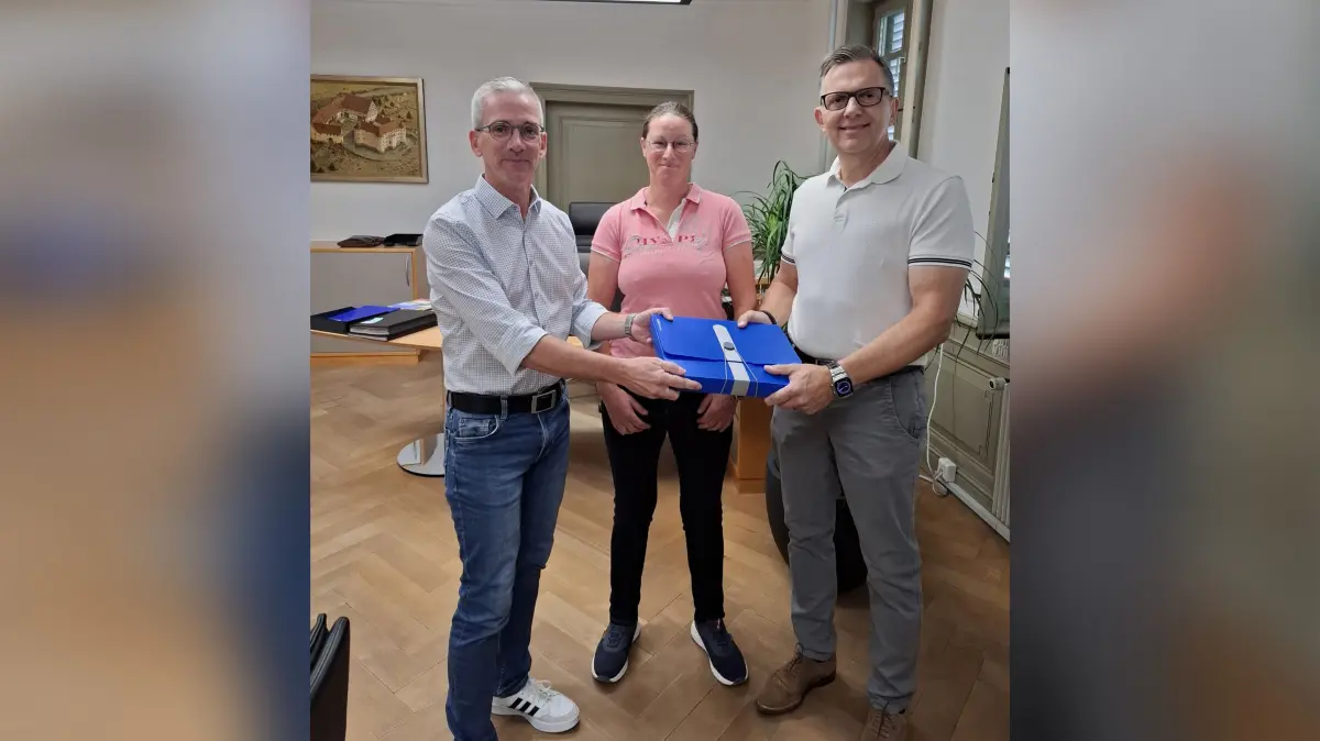 Übergabe an Bürgermeister Keucher.