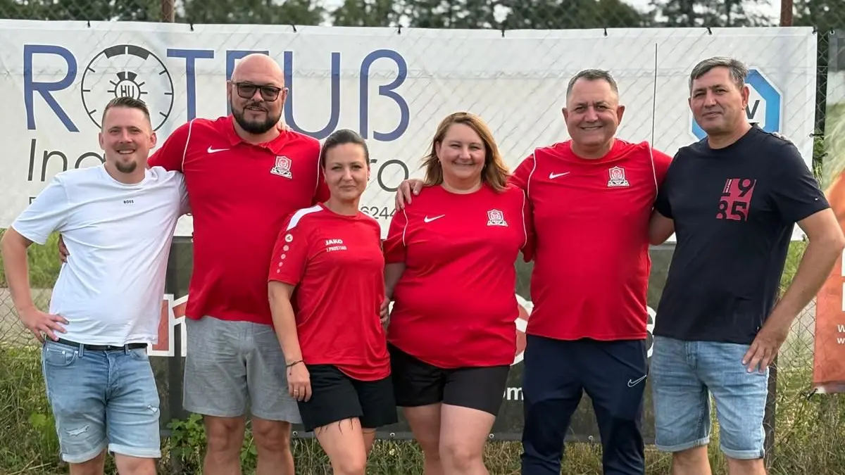 Der neue Vorstandschaft des FC Langenwinkel besteht aus (von links): Patrick Manthey, Eugen Paustian, Julia Paustian, Katharina Lockstein, Ruslan Gasymov und Nurlan Gasymov.