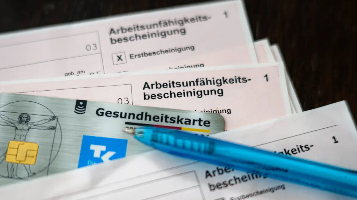 Der Bundesregierung ist die telefonische Krankschreibung ein Dorn im Auge. Sie will die Praxis abschaffen. Bei den Ärzten sorgt das für Unverständnis. (Symbolbild)