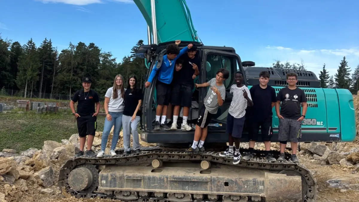 Schüler der Burgschule Haiterbach besuchen eine Baustelle
