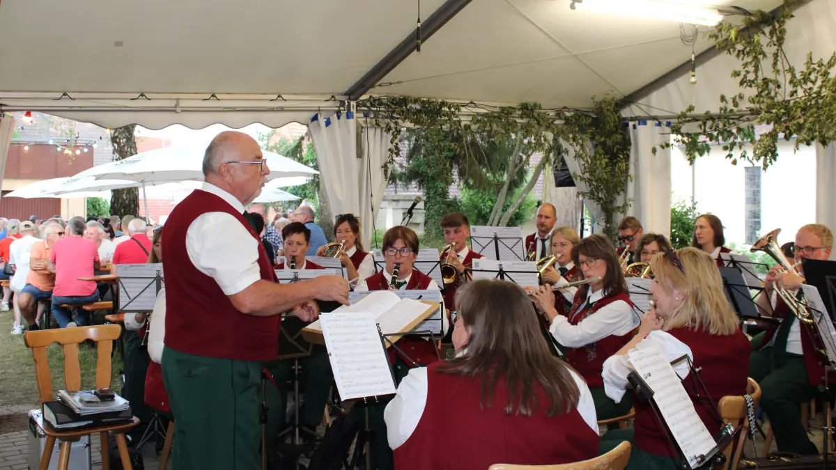Mit viel Musik wurde das Zwiebelberdafest am Wochenende umrahmt. Am Montag gabs Schälripple zum Handwerkervesper.