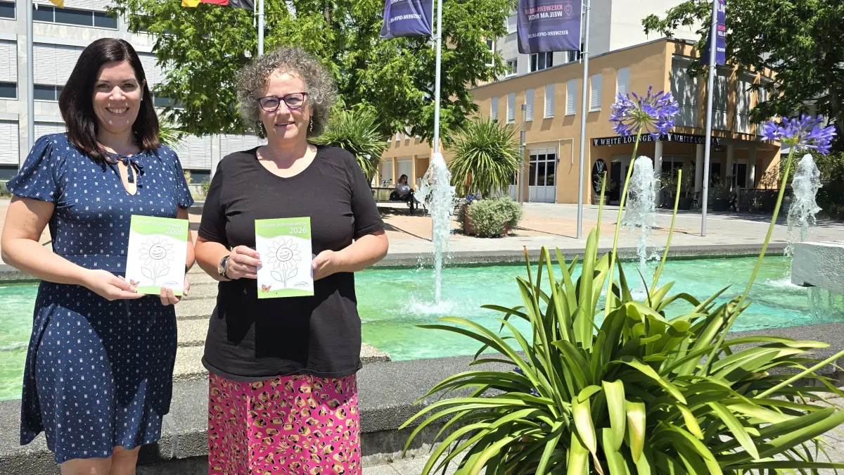 Für jede und jeden etwas dabei: Christine Krauth (r.), Leiterin der Abteilung Soziales, Schulen und Sport, und Sachbearbeiterin Daniela Tritschler haben gemeinsam mit Ehrenamtlichen ein kurzweiliges Programm zusammengestellt.
